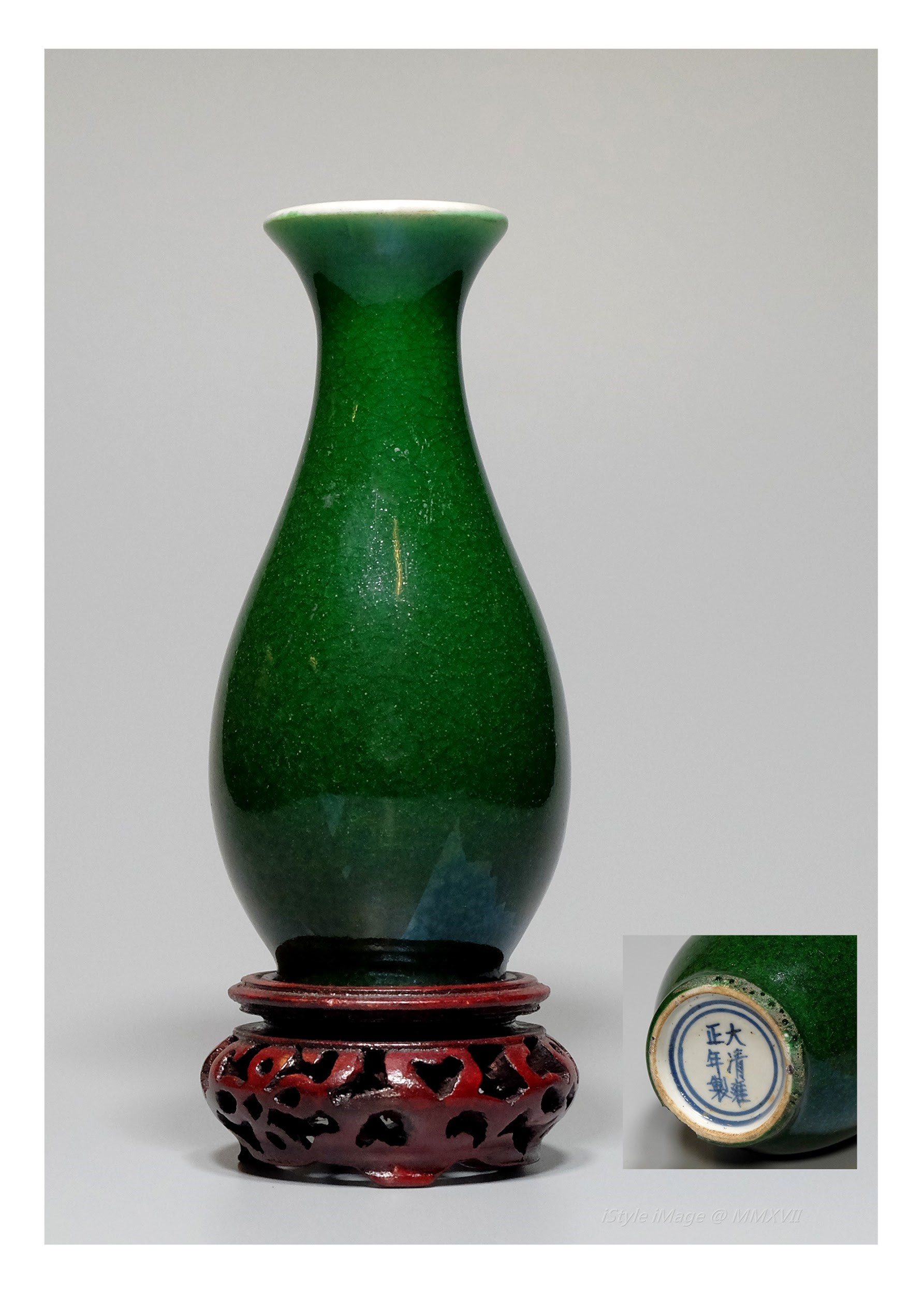 <br><h4>Lot 18 : An attractive Han style green-glazed elegant ovoid shaped vase.  ( with YongZheng marks but early Republic )</h4>
							The base glazed inscribed with six character [dà qīng yōngzhèng nián zhì] (YongZheng Qing Dynasty) [Flaw on the foot]
							<br>Measurements (H) high 13 CM, (W)width 6 CM<br><br><br>一個非常優雅吸引的漢朝風格綠色釉卵形花瓶。<br>底款 [大清雍正年製]，但屬民國早期  [腳部有瑕疵]<br>尺寸(H)高 13 厘米,  (W)濶6 厘米